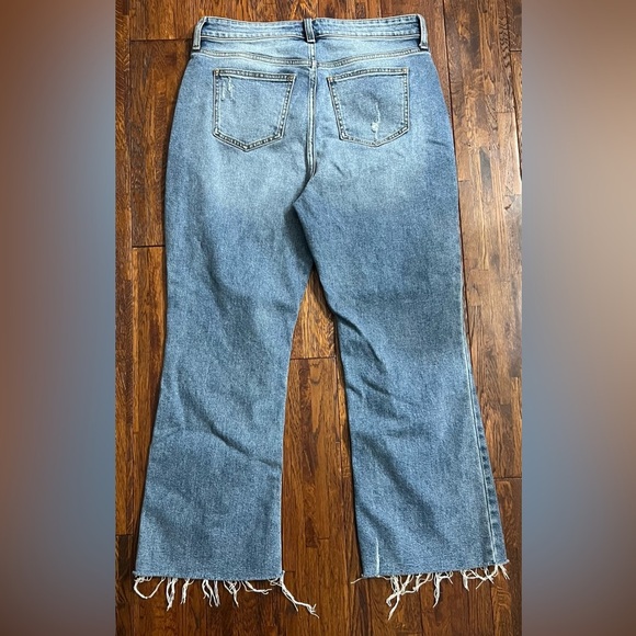 ARULA High Rise Kick Flare Cropped Jean with Raw Hem in Medium Wash Size 10 - Picture 10 of 11